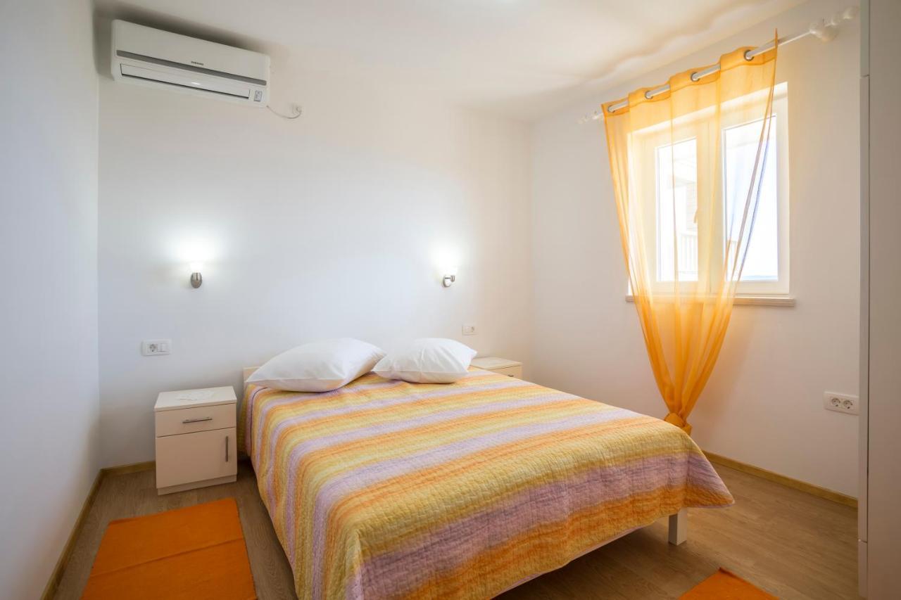 Apartmani Bezmalinovic Bol Exterior photo