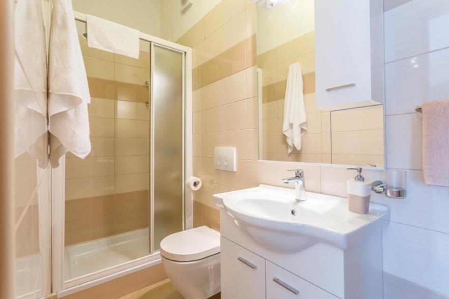 Apartmani Bezmalinovic Bol Exterior photo
