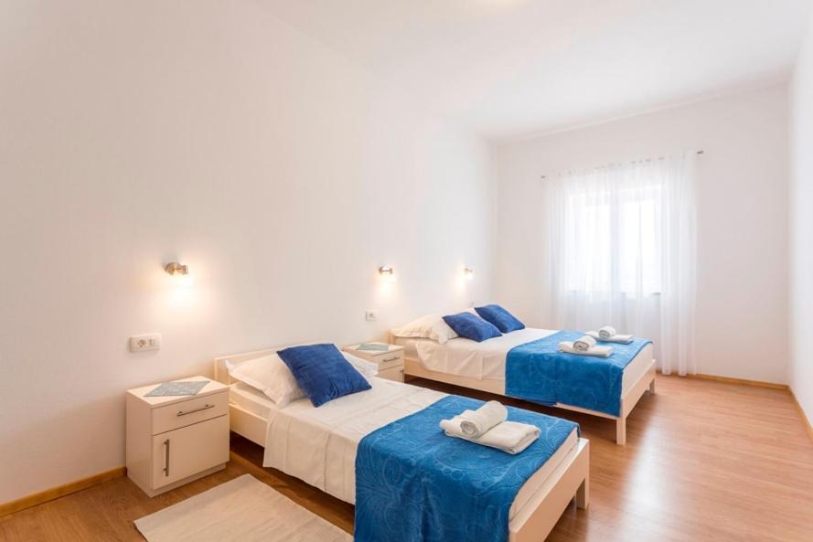 Apartmani Bezmalinovic Bol Exterior photo